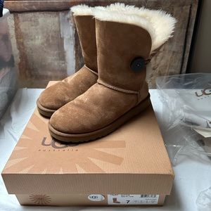 UGG Bailey Boots size 7